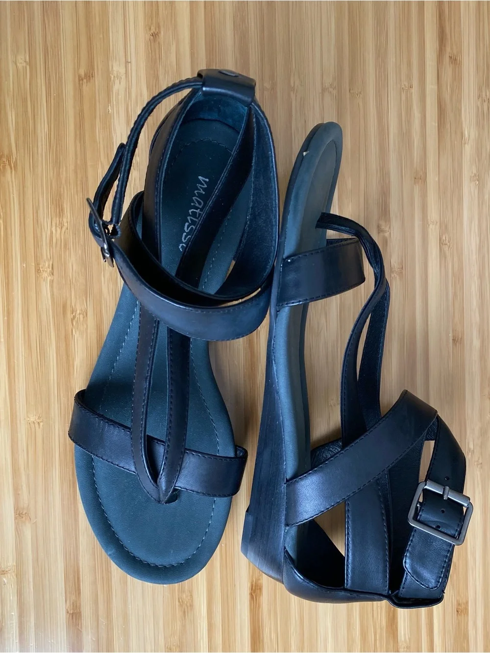 Matisse Black T-Strap Ankle Buckle Thong Sandals Size 8 Worn Very Little
